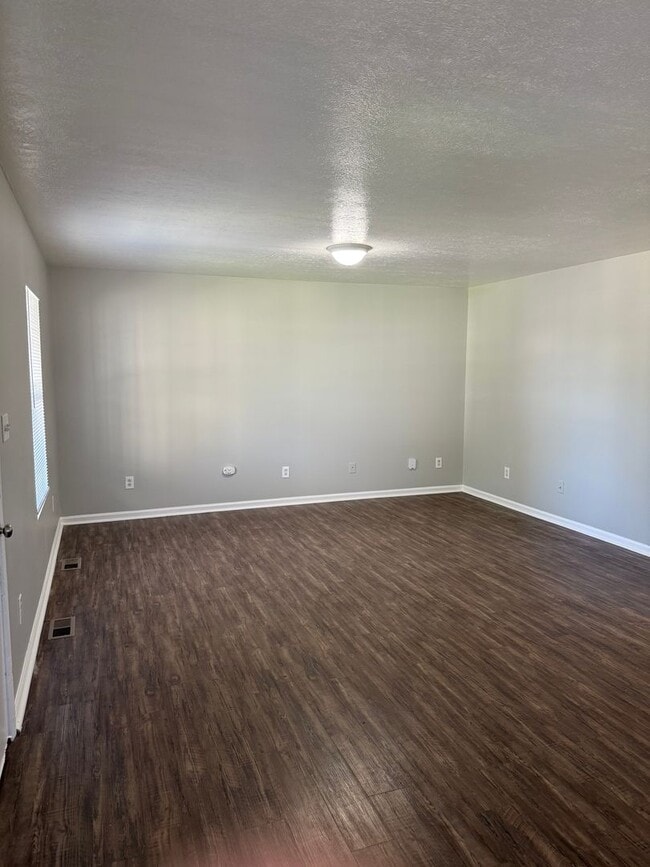 Photo - Charming 3 bedroom 2 bath bungalow- brand new refrigerator!