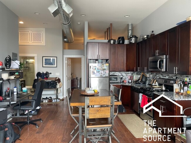 Photo - 707 N Milwaukee Ave Apartment