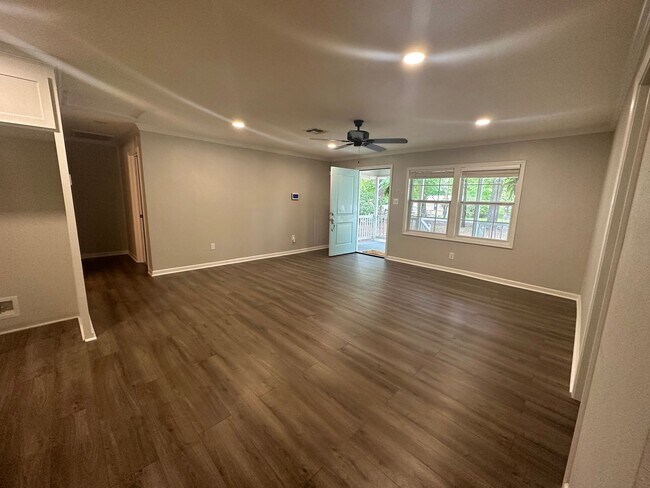 Photo - Gorgeous 3 Bedroom Home