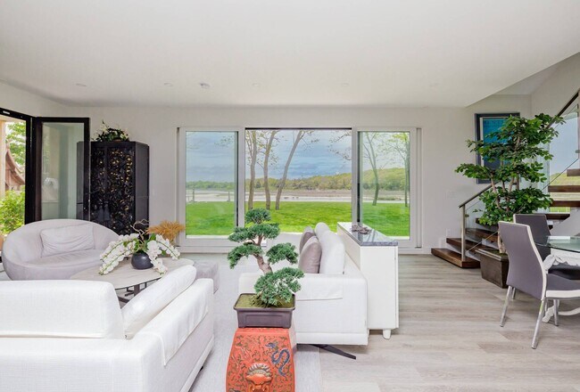 Photo - 308 Towd Point Rd