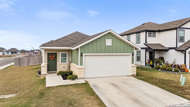 Building Photo - Room in House on Sweetgrass