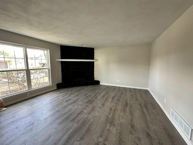 Photo - 707 Plankway Dr