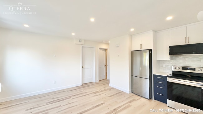 Photo - 694 Crystal St Unit 694B Crystal St, Ottawa,