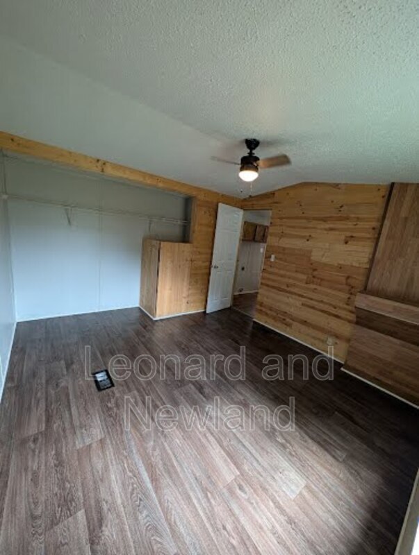 Photo - 515 Orme Ave