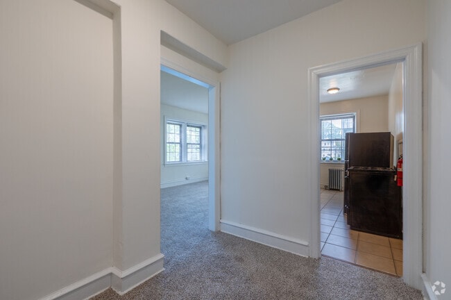 2BD, 1BA - 750SF