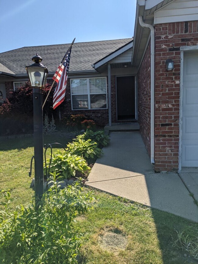 Photo - Spacious 2 bed 2 bath duplex in Franklin Indiana!