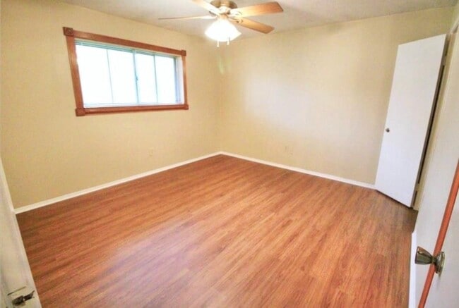 Photo - 801 E Stadium Ct