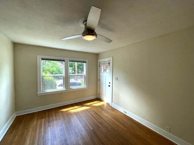 Photo - Vintage 1 Bedroom with Hardwood Floors, Close-In Location Unit 1336