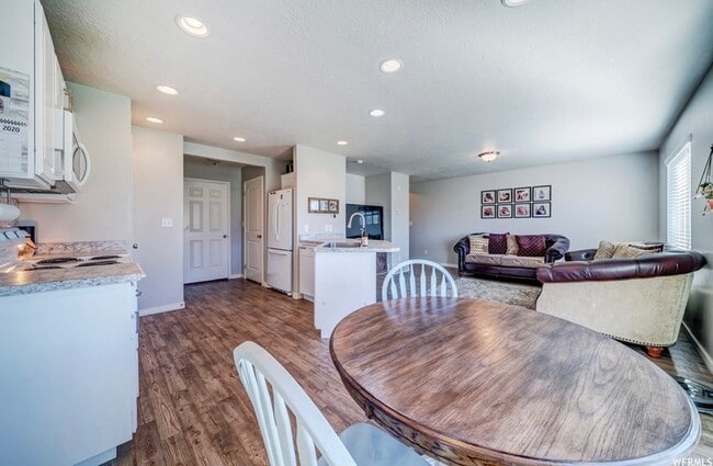 Photo - 1866 E 280 S