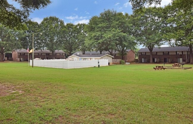 Issaqueena Village | Green Space w/ Picnic Area & Grills