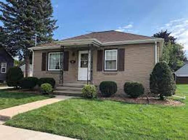 Photo - 825 Jefferson St