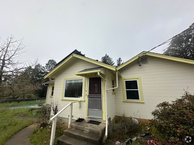 Building Photo - Wonderful Empire Grade Home
