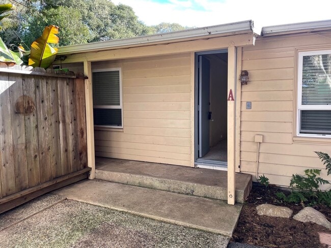 Building Photo - David Avenue (1211) Unit #A