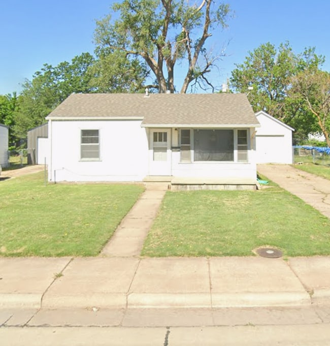 Building Photo - 1 Bedroom, 1 Bathroom House with Detached ...