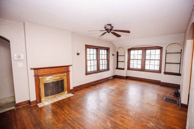 Photo - Three bedroom one bath home available for rent located in Library Disctrict West Toledo!