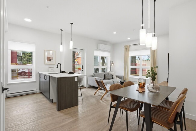 Building Photo - 7804-7107 107 St NW Unit 102