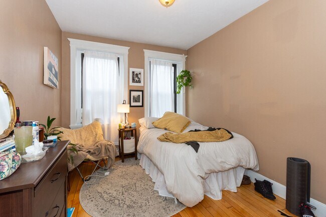 Photo - Great 3 bedroom right on the Green Line!