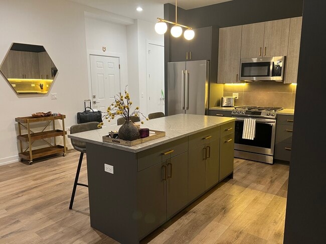 Photo - 815 N Richmond St Unit 303