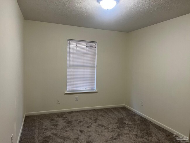 Photo - 1267 Redwood Ln