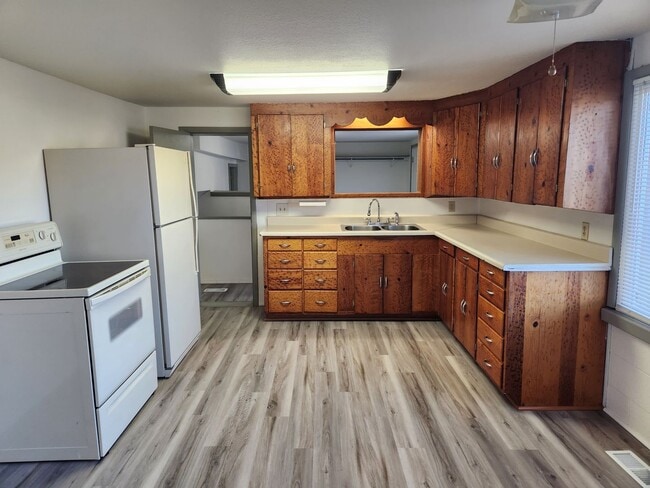 Photo - Naches WA 3 Br, 1 Ba, over-size garage.