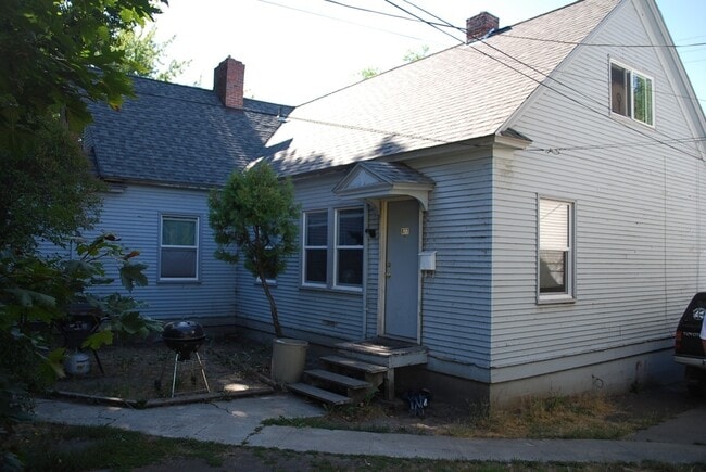 Building Photo - 675-677 NE Opal Street Unit 677