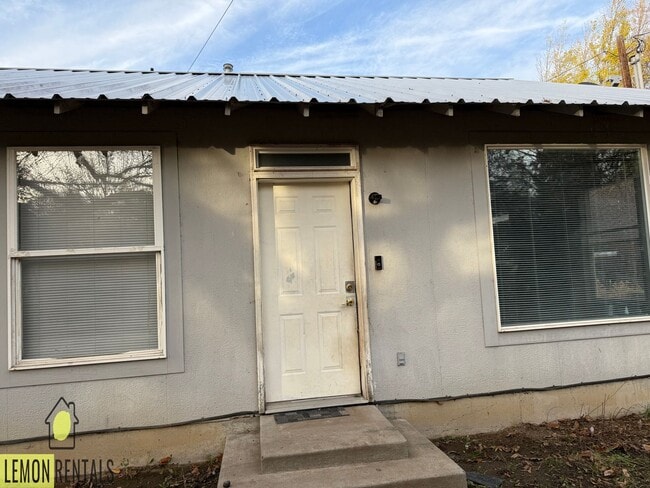 Building Photo - 1209 S 21st Ave Unit 2