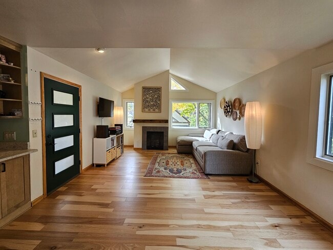 Photo - 808 Jones Dr