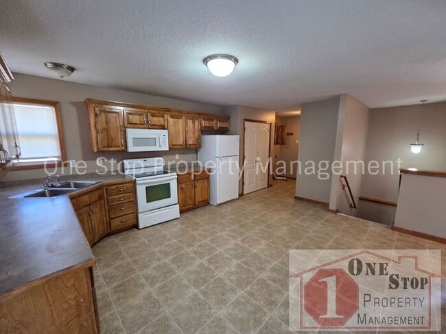 Photo - Beautiful 3-Bedroom 2.5 Bathroom in Independence