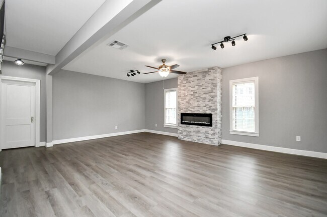 Photo - 901 N Jones St
