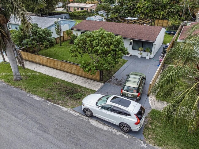 Photo - 906 NE 6th St