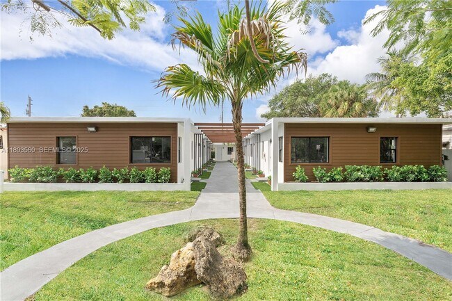 Building Photo - 1946 Pierce St Unit 8