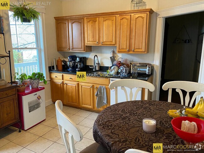 Building Photo - 54 Tremont St Unit 3 Rental