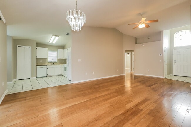 Photo - 219 Lookout Dr