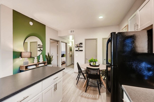 Photo - Palm Court Apartments