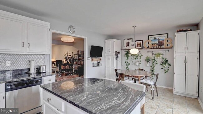 Photo - 44072 Florence Terrace