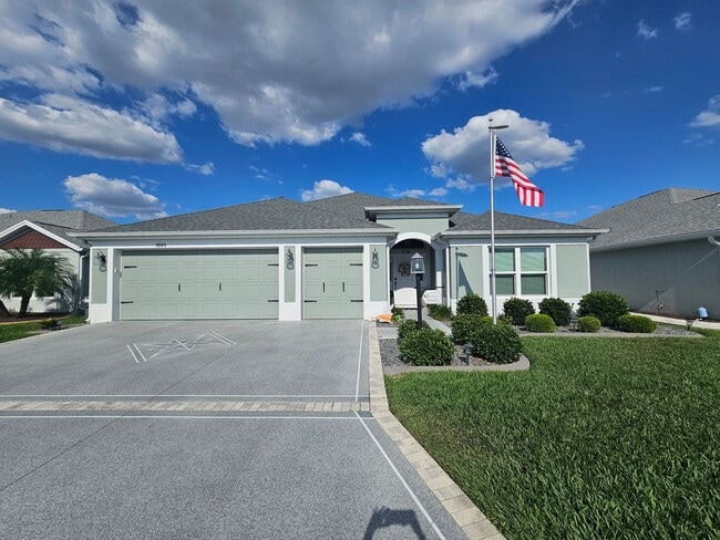 Building Photo - 5849 Seymour Ave