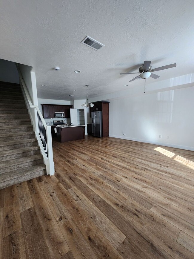 Photo - Beautiful Modern Townhome with Spacious La...
