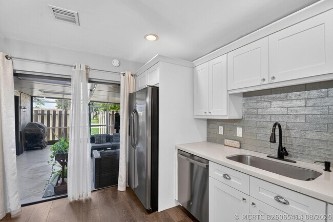 Photo - 812 NW 30th Ave