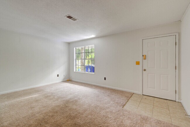 Photo - 1718 Raoul Wallenberg Blvd