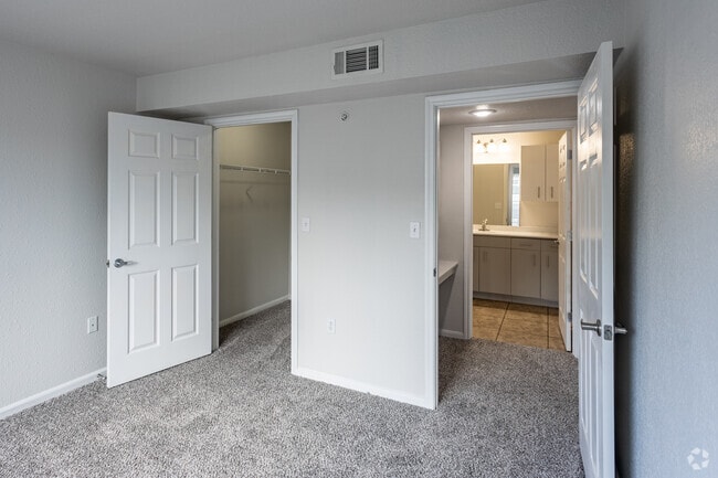 2BR, 2BA - 1200SF