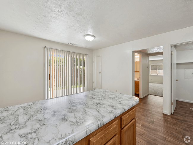 Fully-Equipped Kitchen with Appliances - Arbor Pointe Rental