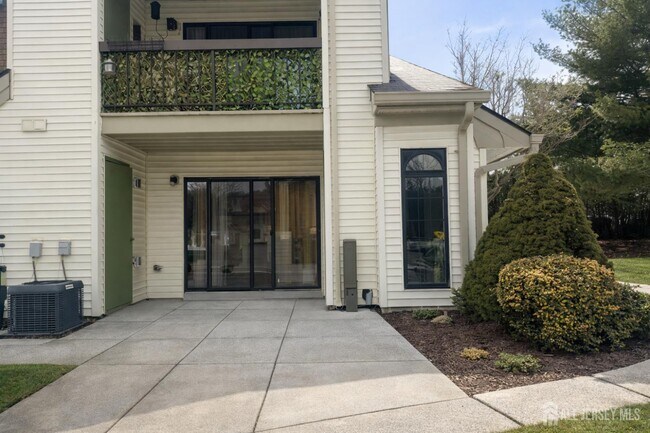 Photo - 1413 Pebble Pl