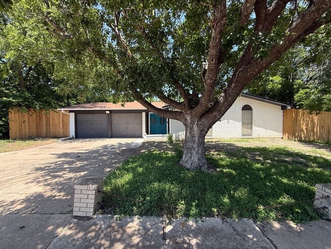 Photo - 501 W Voelter Ave