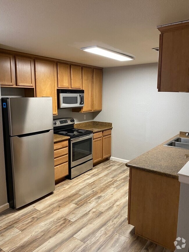 Building Photo - Cozy 3-Bedroom Condo with Washer/Dryer and...