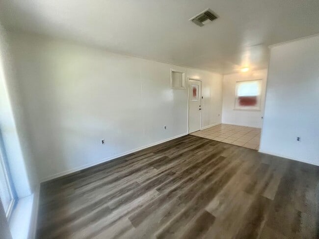 Building Photo - 240 Azalea Dr