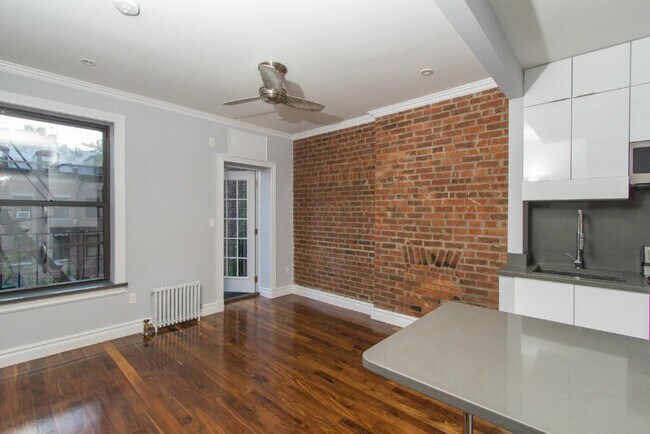 350 W 21st St Unit 5