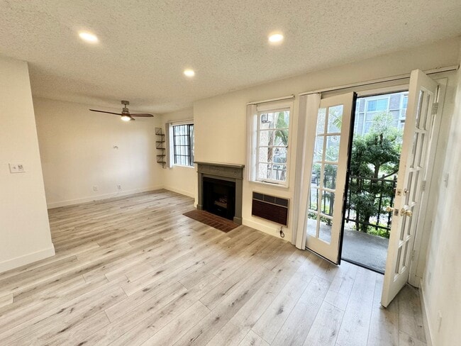 Photo - 3546 Hughes Ave Unidad 102