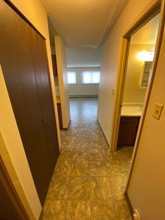 Photo - 10303-10396 96 Ave