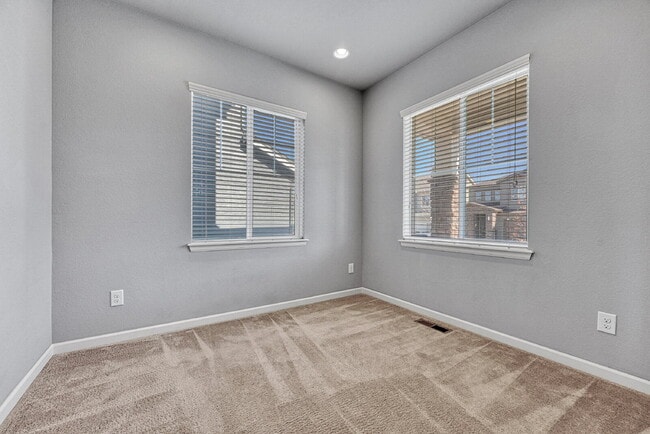 Photo - $2,950.00 - 3 Bedrooms, 2.5 Bathrooms, Single Family Home in Circle Rock with Cozy Fireplace!