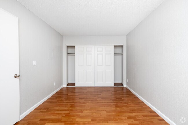 1BR, 1BA - 520SF - Bedroom